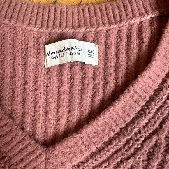 Abercrombie cropped sweater - Picture 2 of 2